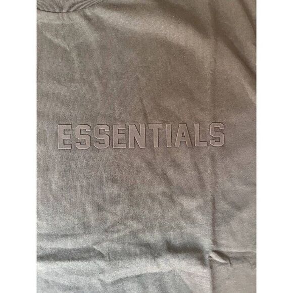 Fear of God Essentials T-Shirt Off Black NWT - Picture 3 of 5